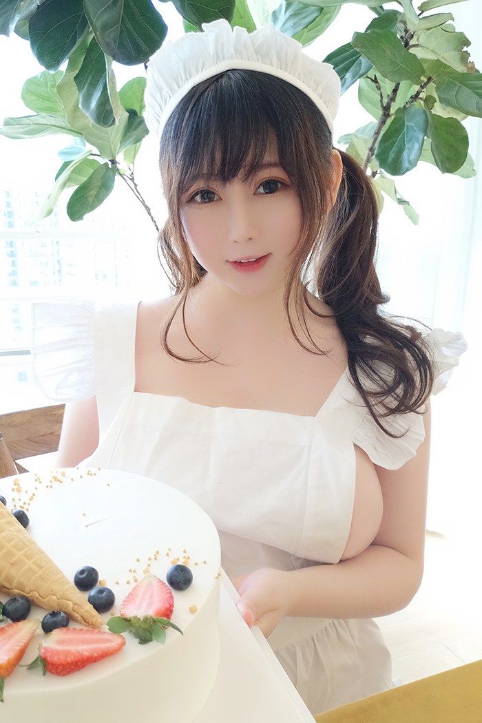 少女厨娘依酱完美巨乳不经意侧漏(图1)