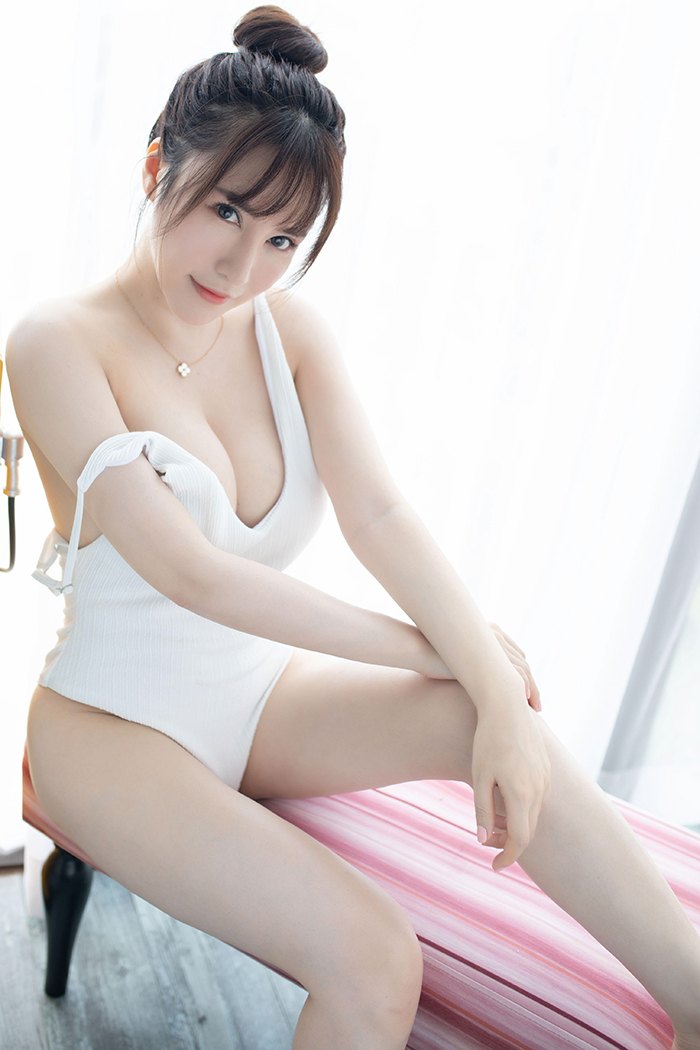 绝色美女夏希子白嫩巨乳暗送秋波(图4)