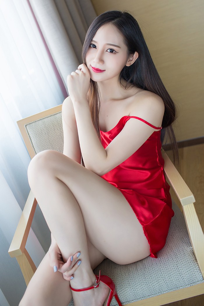 尤物SISY思轻薄睡衣大秀美腿嫩乳(图5)