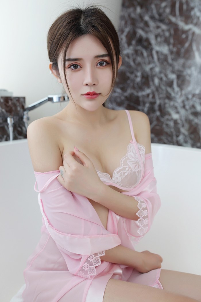 俏丽佳人卓娅祺美乳微露诱惑撩人(图30)