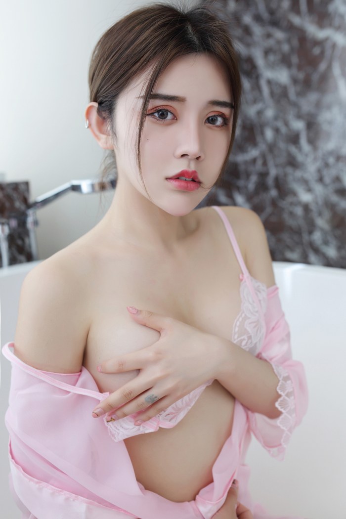 俏丽佳人卓娅祺美乳微露诱惑撩人(图28)