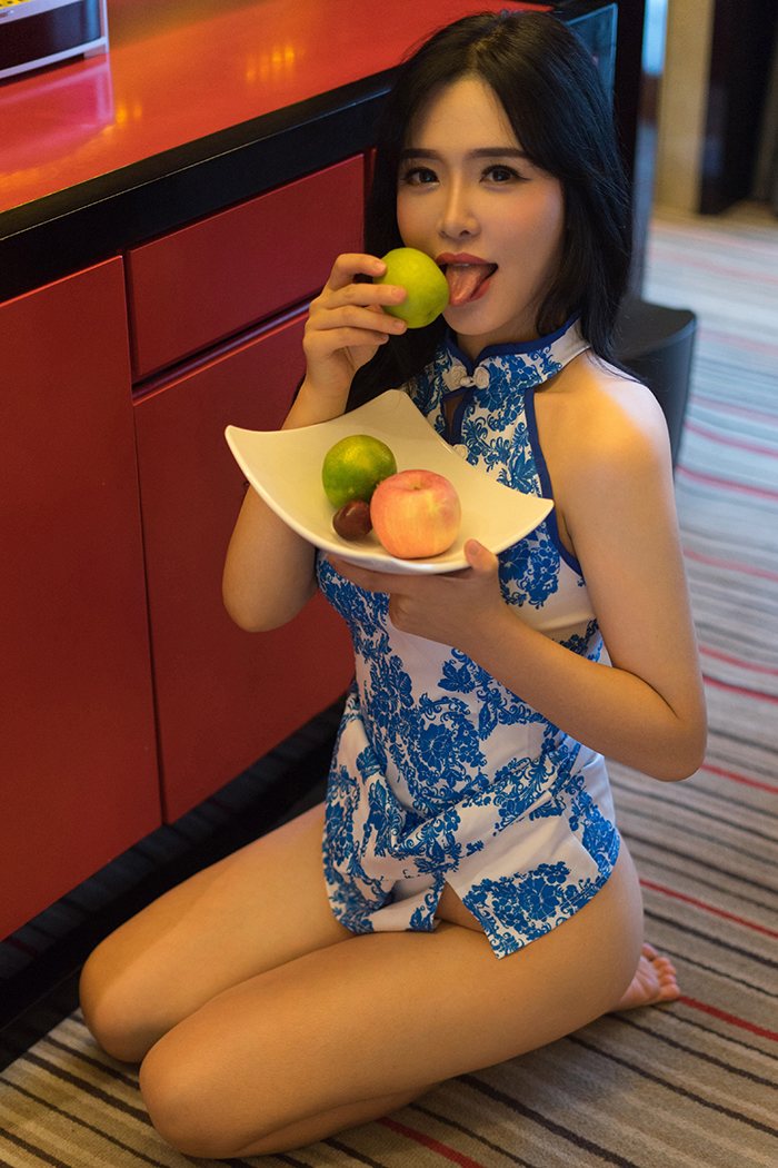 翘臀美女刘钰儿乳香袭人十足女王范(图3)