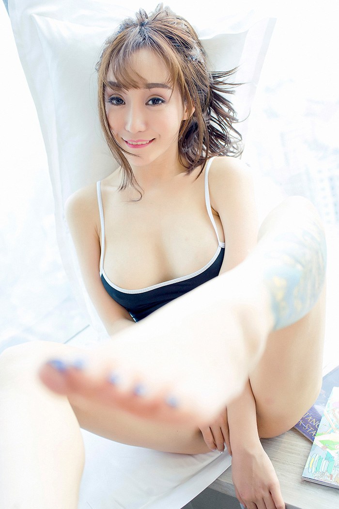 尤果美人顾灿性感比基尼秀白嫩美乳(图3)