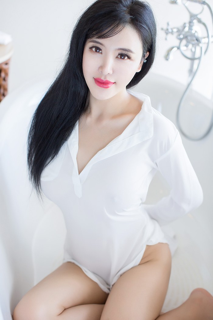 性感女王刘钰儿白嫩爆乳跃跃欲出(图4)