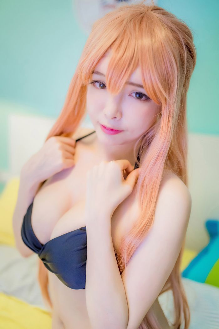 性感尤物夏小秋cosplay秀白嫩豪乳(图1)