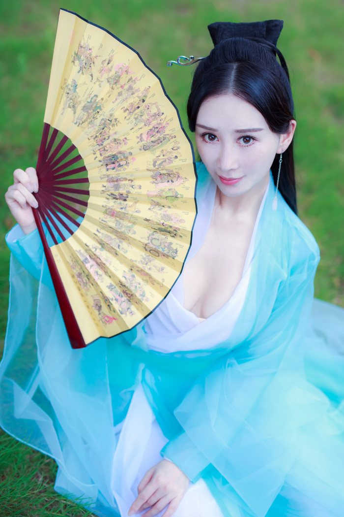 古风女王邹晶晶真空上阵乳此动人(图4)