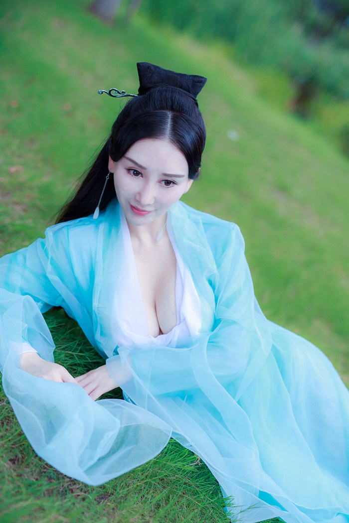 古风女王邹晶晶真空上阵乳此动人(图3)